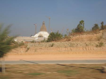 second-shwedagone-pagoda-in-naypyitaw-2